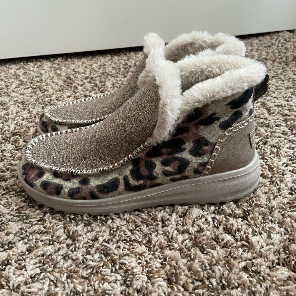 Hey Dude Women's Denny Leopard slip on shoes